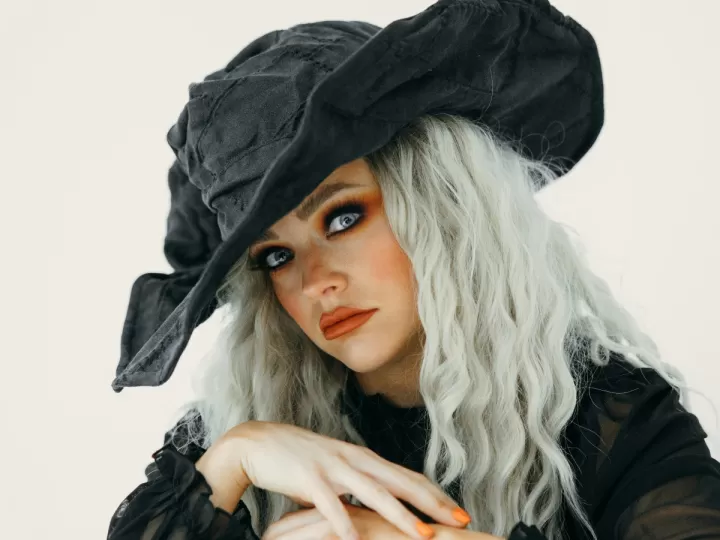 colgante nudo de bruja