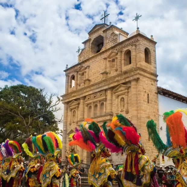 la costumbre ensordece