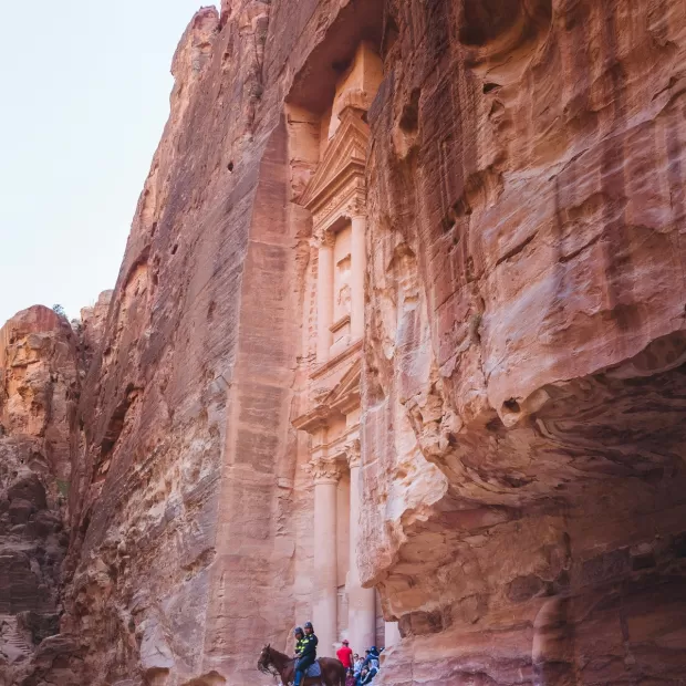 la tierra oculta manuel rivas