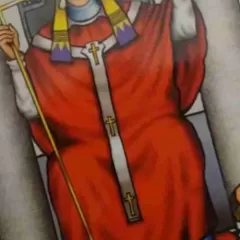 El significado del Papa en el Tarot: descubre su simbolismo.